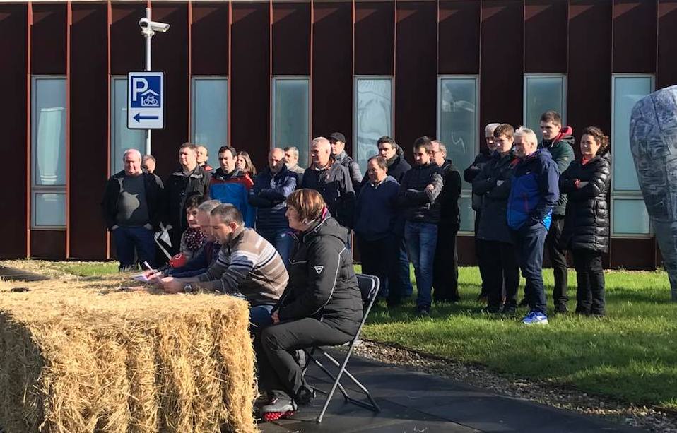 ¡LOS Y LAS BASERRITARRAS NO AGACHAREMOS LA CABEZA!